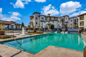Spacious CozySuites on I-35 w pool and parking #04
